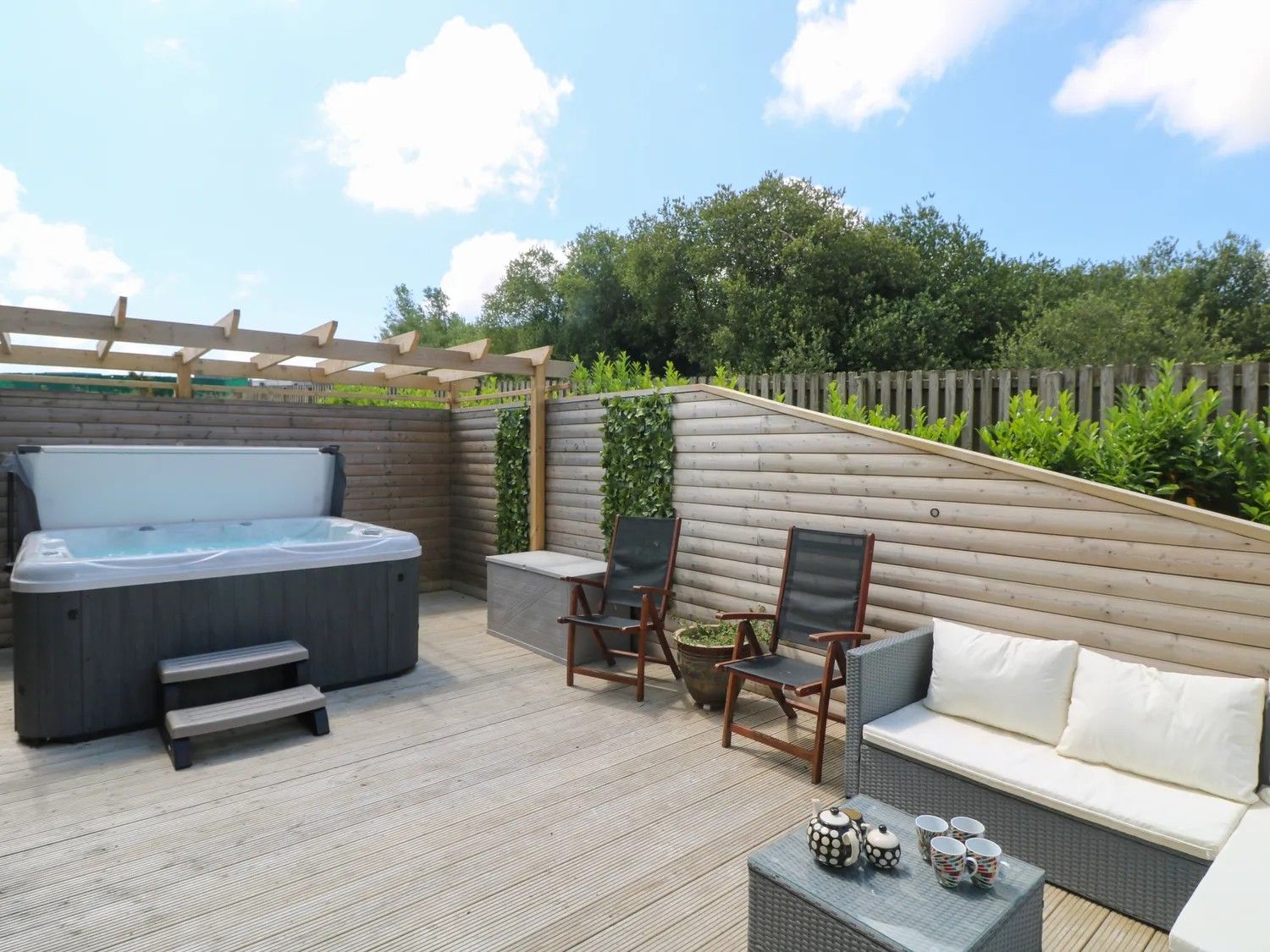 Hot tub at Willow lodge